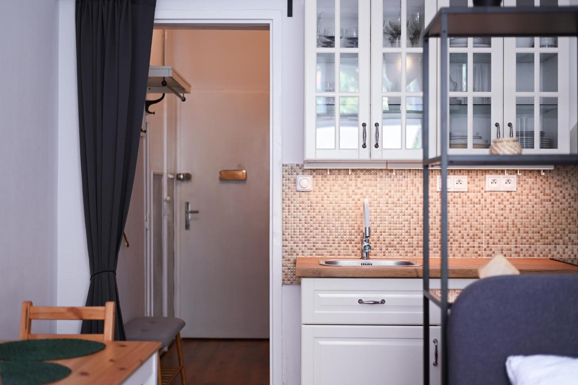 Central Urban Studio - Style Meets Comfort Братислава Экстерьер фото